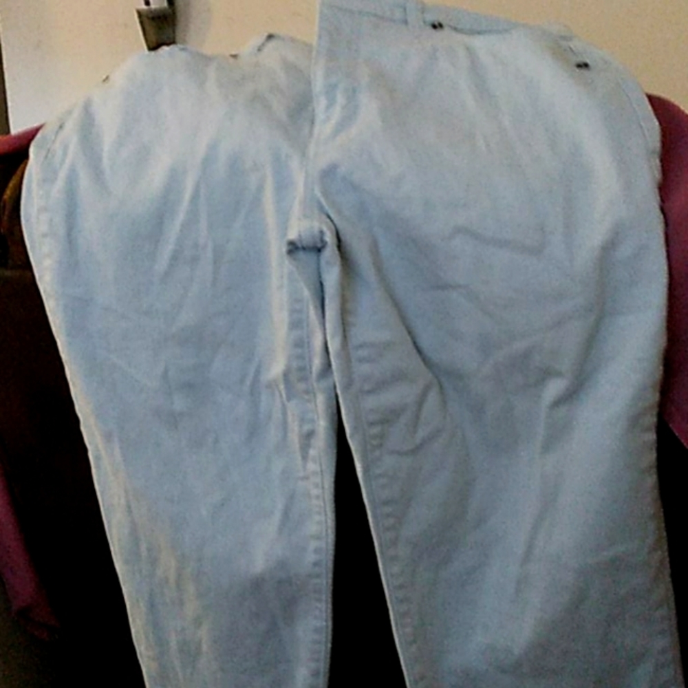 Izod  to knee pants